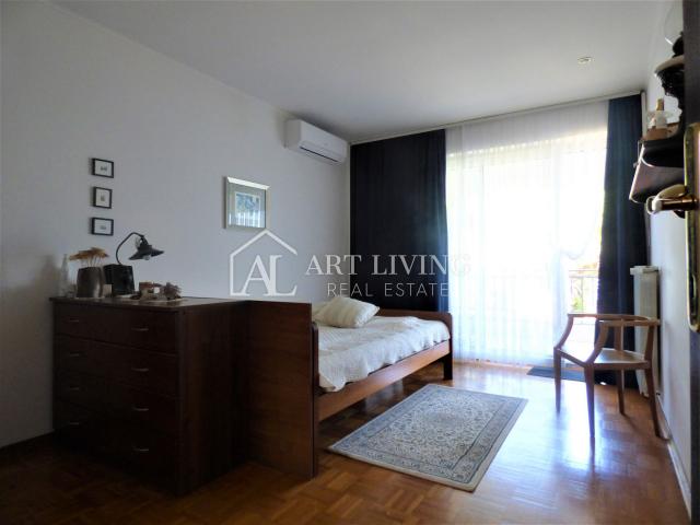 Umag-surroundings, beautiful house with sea view, 3rd row from the beach