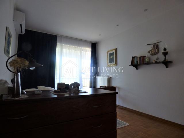 Umag-surroundings, beautiful house with sea view, 3rd row from the beach