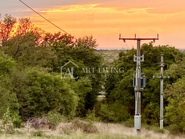 Umag-surroundings, attractive agricultural land with a view of the sea