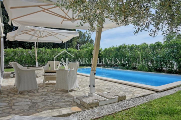 Umag-surroundings, luxury villa 1st row from the sea with pool