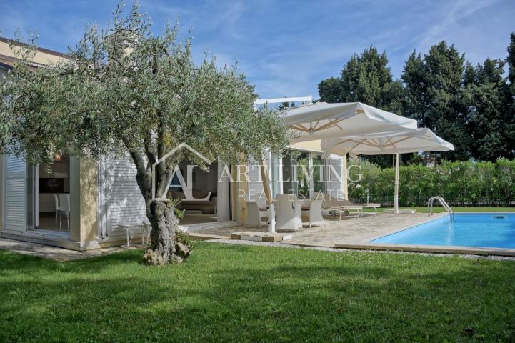 Umag-surroundings, luxury villa 1st row from the sea with pool