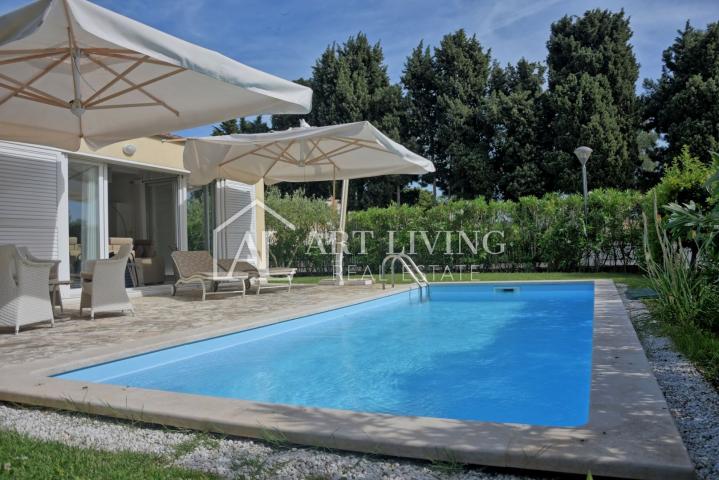 Umag-surroundings, luxury villa 1st row from the sea with pool