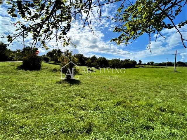 Grožnjan-surroundings, attractive building plot 7000 m2