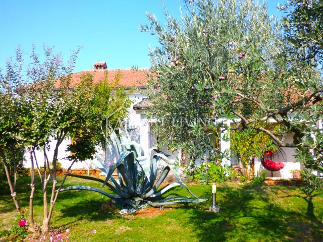 Umag-Umgebung, Hochhaus mit großem Garten von 2.150 m2