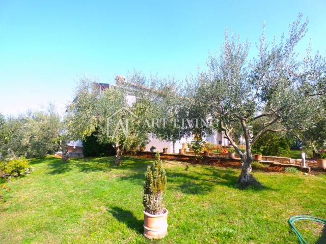 Umag-surroundings, High-rise house with a spacious garden of 2,150 m2