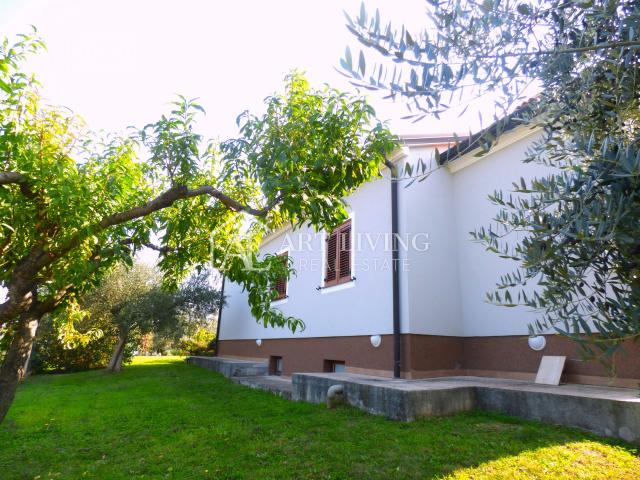 Umag-Umgebung, Hochhaus mit großem Garten von 2.150 m2