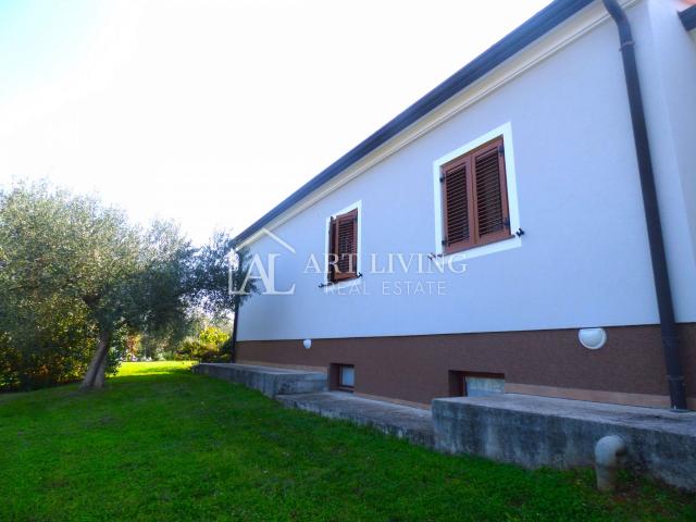 Umag-surroundings, High-rise house with a spacious garden of 2,150 m2