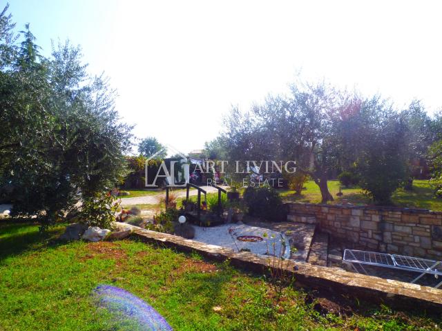 Umag-surroundings, High-rise house with a spacious garden of 2,150 m2