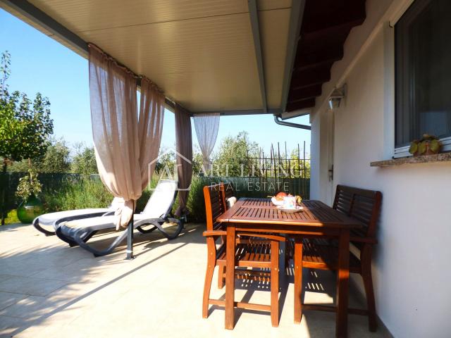 Umag-surroundings, High-rise house with a spacious garden of 2,150 m2