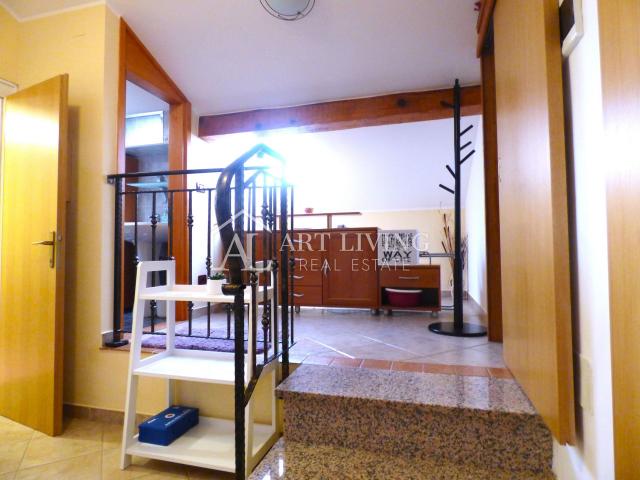 Umag-surroundings, High-rise house with a spacious garden of 2,150 m2