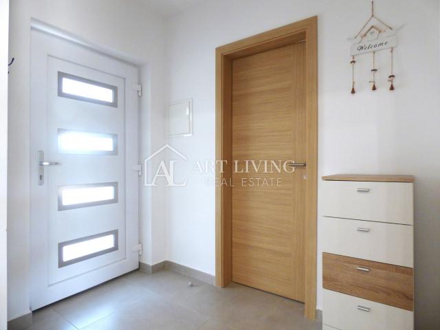 Umag-surroundings, independent high-rise apartment with a beautiful interior