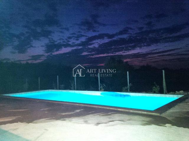 Istria-Novigrad, surroundings, Modern one-story house with swimming pool on a plot of 1,270 m2