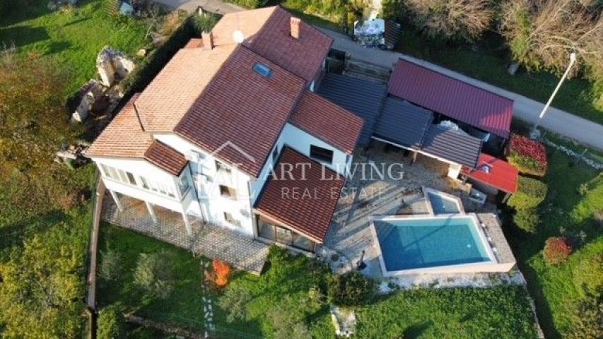 Umag-surroundings, spacious detached house with swimming pool