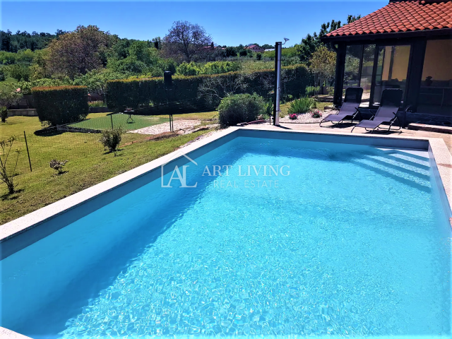 Umag-surroundings, spacious detached house with swimming pool