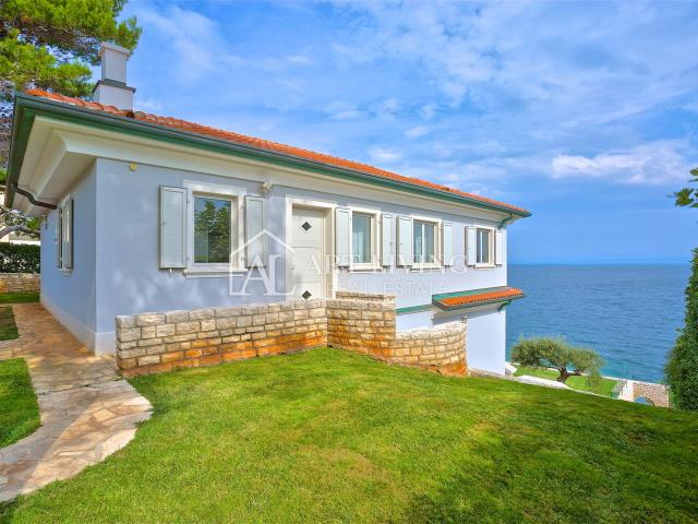 Umag-surroundings, luxury villa with pool and private beach