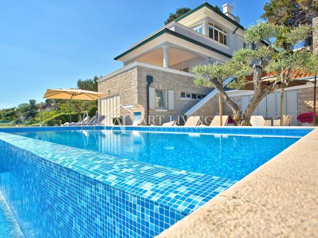 Umag-surroundings, luxury villa with pool and private beach