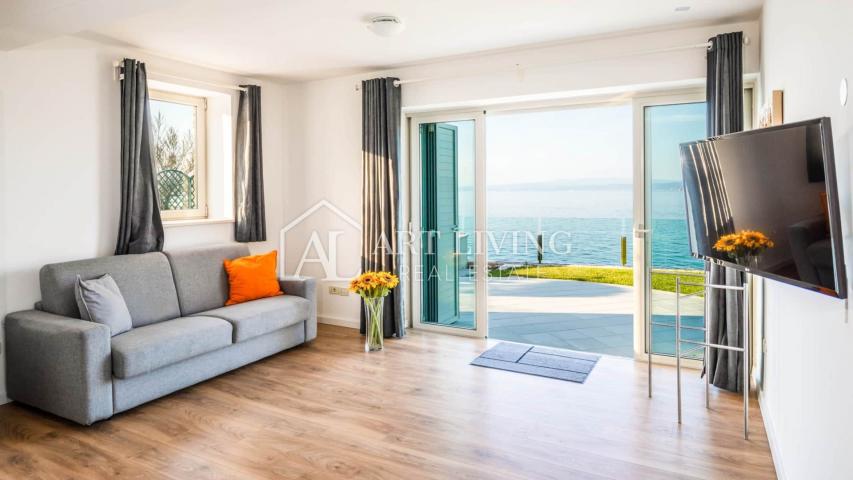 Umag-surroundings, luxury villa with pool and private beach