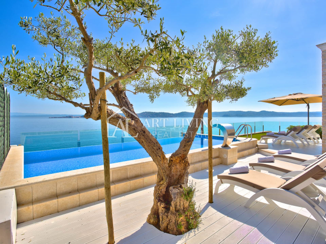 Umag-surroundings, luxury villa with pool and private beach