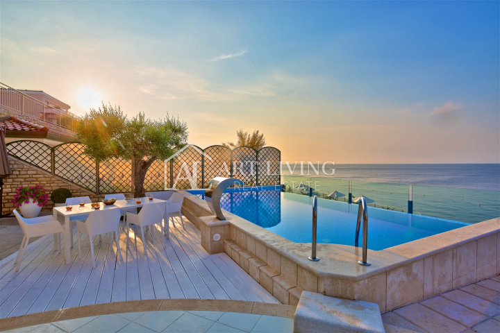 Umag-surroundings, luxury villa with pool and private beach