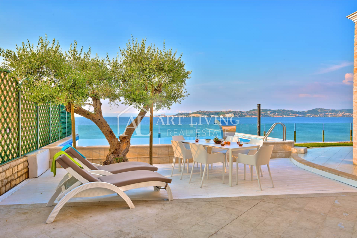 Umag-surroundings, luxury villa with pool and private beach