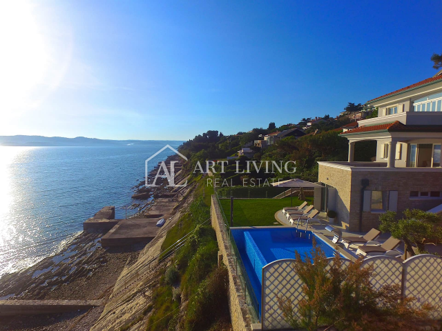 Umag-surroundings, luxury villa with pool and private beach