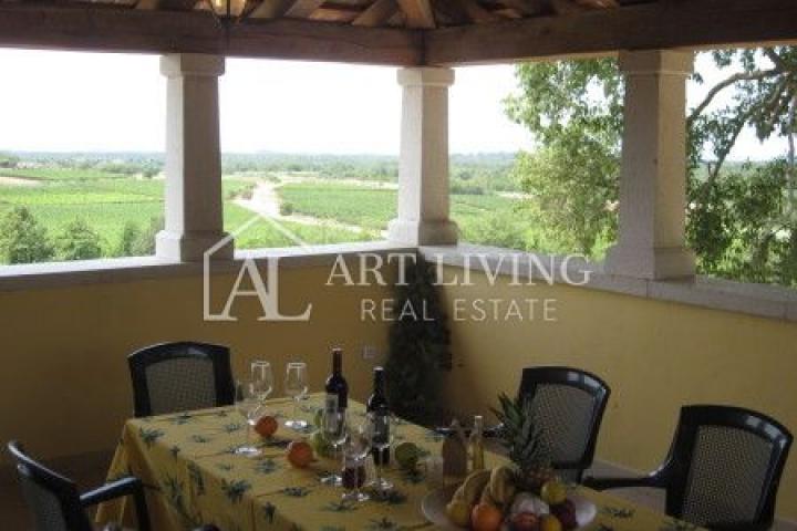 Poreć-surroundings, a beautiful estate with two autochthonous Istrian villas with a swimming pool on