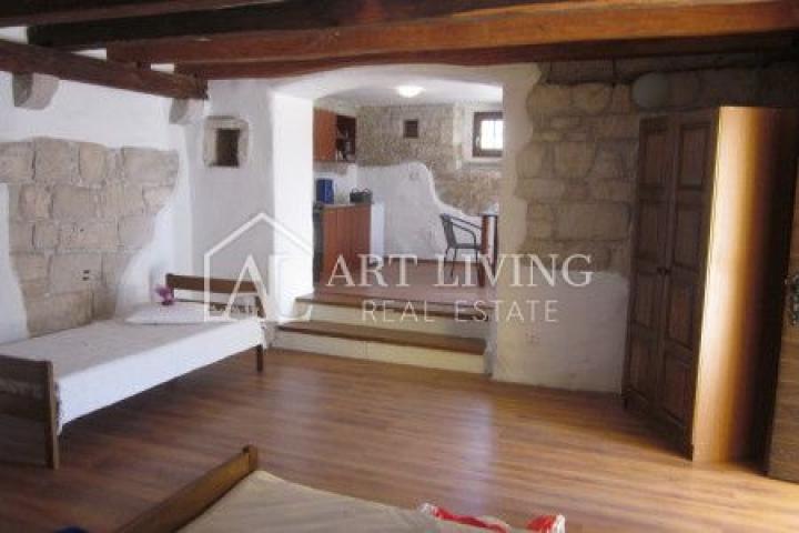 Poreć-surroundings, a beautiful estate with two autochthonous Istrian villas with a swimming pool on