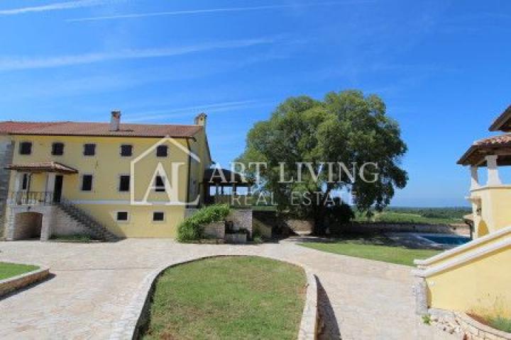 Poreć-surroundings, a beautiful estate with two autochthonous Istrian villas with a swimming pool on