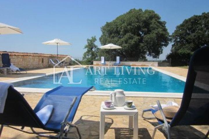 Poreć-surroundings, a beautiful estate with two autochthonous Istrian villas with a swimming pool on