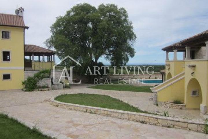 Poreć-surroundings, a beautiful estate with two autochthonous Istrian villas with a swimming pool on