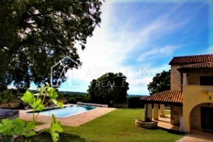 Poreć-surroundings, a beautiful estate with two autochthonous Istrian villas with a swimming pool on