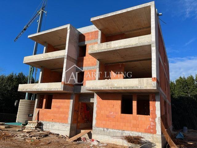 Umag-surroundings, two-bedroom apartment in a new building in a TOP location 150 m from the sea