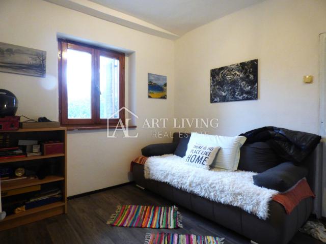 Umag-surroundings, three-room apartment with garden, 600 m from the sea