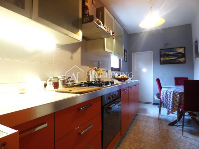 Umag-surroundings, three-room apartment with garden, 600 m from the sea