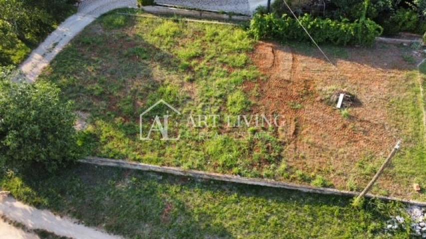 Umag - surroundings, attractive building plot 400 meters from the sea.