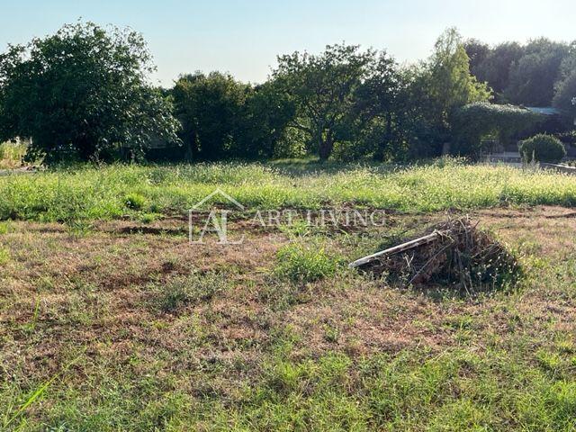 Umag - surroundings, attractive building plot 400 meters from the sea.