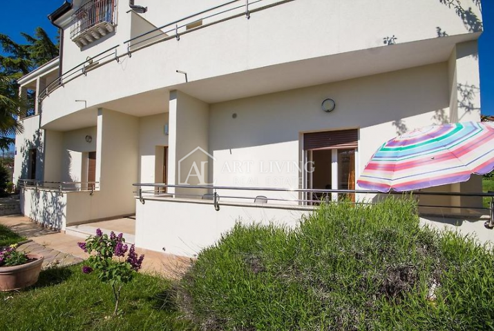 Umag-surroundings, Villa with sea view just 50 m from the beach