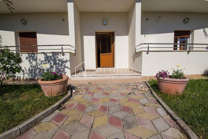 Umag-surroundings, Villa with sea view just 50 m from the beach