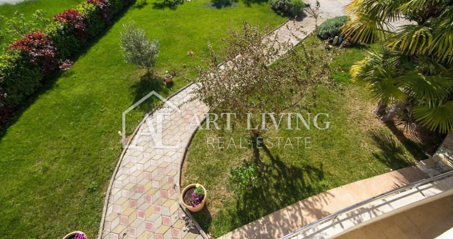 Umag-surroundings, Villa with sea view just 50 m from the beach