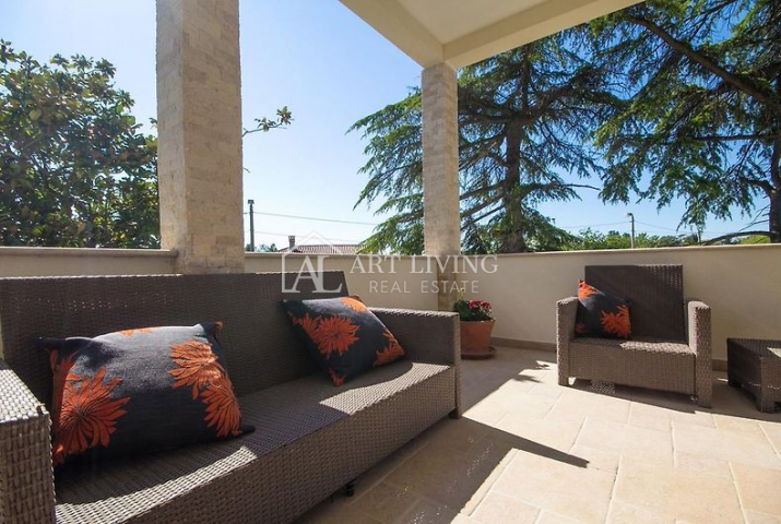 Umag-surroundings, Villa with sea view just 50 m from the beach