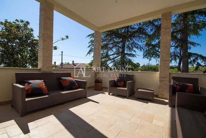 Umag-surroundings, Villa with sea view just 50 m from the beach