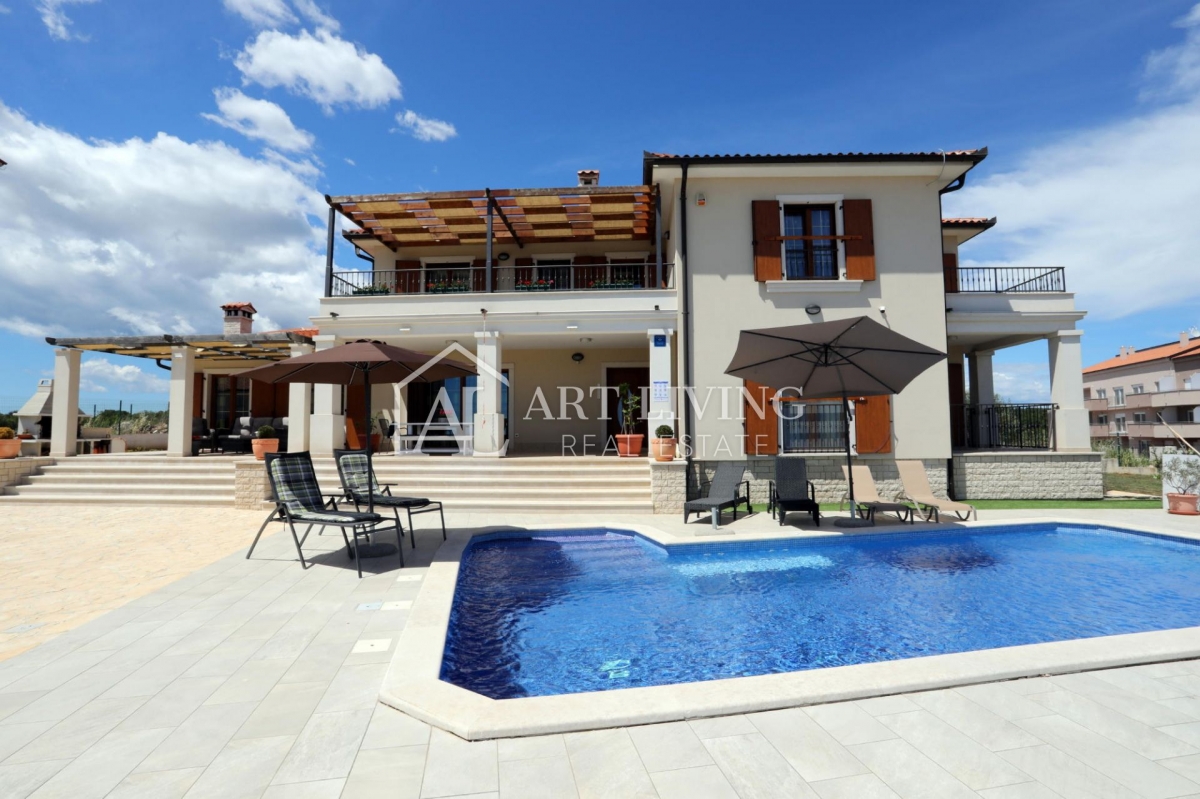 Pula - Umgebung, Villa mit Pool und Panoramablick auf das Meer