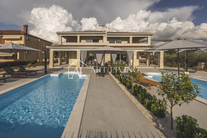 Umag-surroundings, luxurious semi-detached villa only 500 meters from the sea