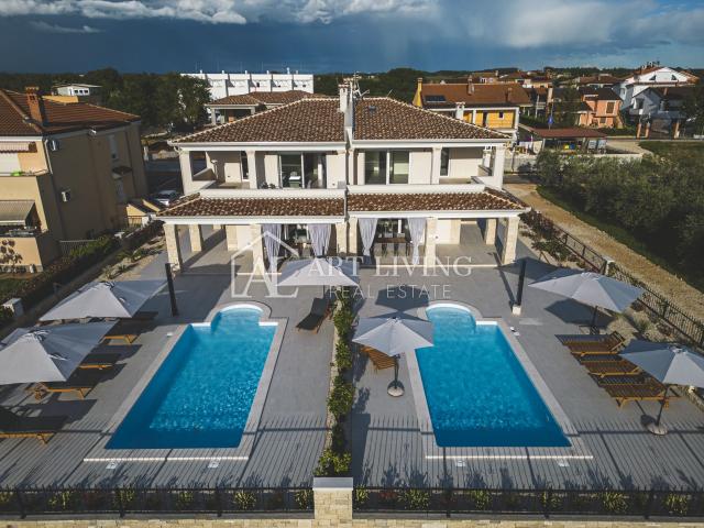 Umag-surroundings, luxurious semi-detached villa only 500 meters from the sea