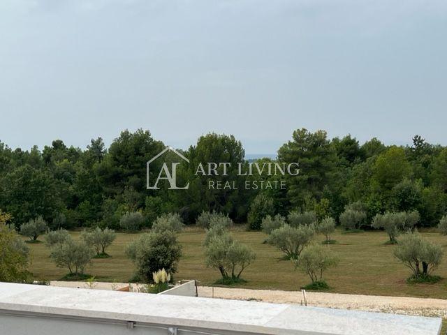 Poreč - surroundings, attractive apartment on the 1st floor with a roof terrace of 90 m2 with a sea 