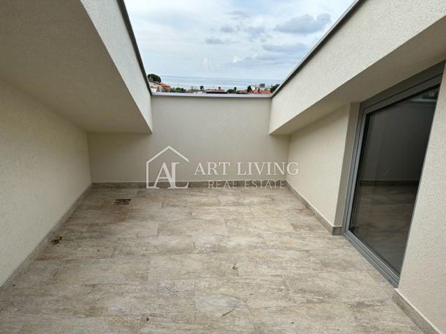 Umag-surroundings, Attractive two-story apartment with a view of the sea