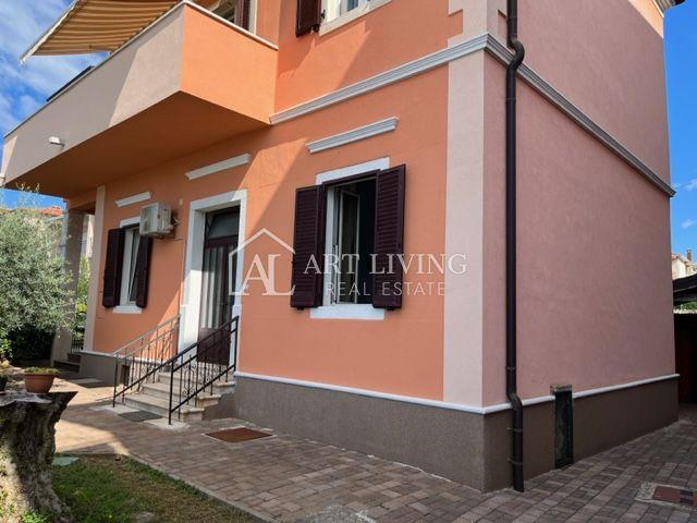 Umag, attractive apartment on the ground floor with a garden 100 meters from the sea