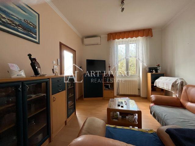 Umag, attractive apartment on the ground floor with a garden 100 meters from the sea