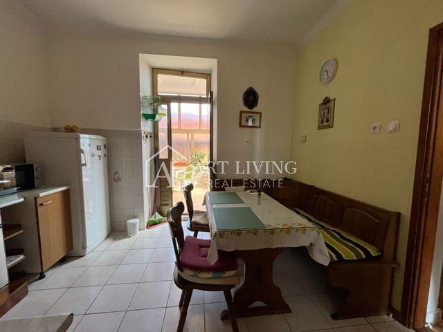 Umag, attractive apartment on the ground floor with a garden 100 meters from the sea