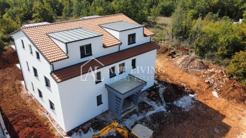 Poreč - Umgebung, Erdgeschoss, attraktive Wohnung mit Garten in ruhiger Lage